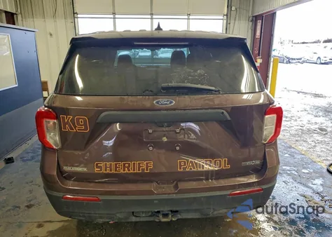 2022 Ford Explorer Police Interceptor z USA, uszkodzony, nr VIN 1FM5K8AW4NNA04298